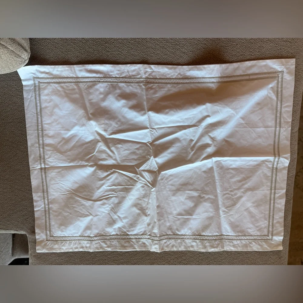 (1) Italian White Hotel Satin Stitch Pillowcase Sham Standard 20”W x 28”L 20x28
